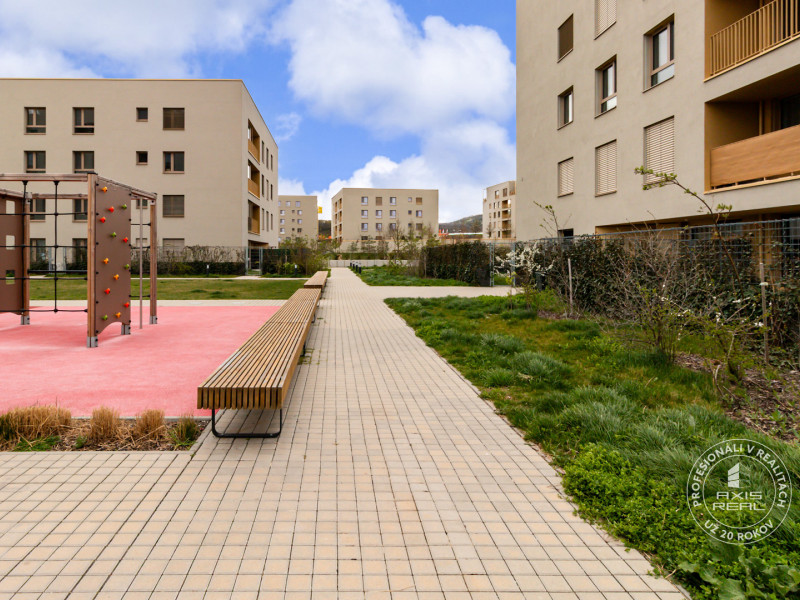  KOMFORTNÉ BÝVANIE - BORY NOVÝ DVOR S PARKOVANÍM