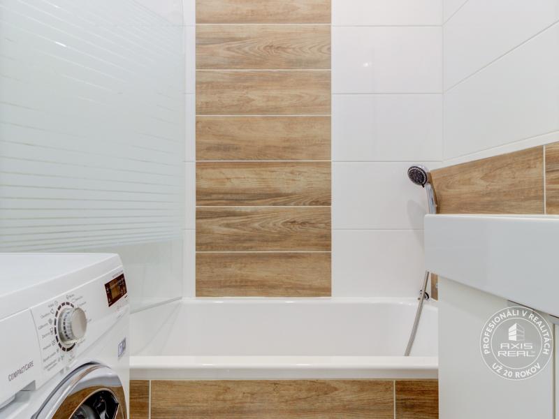  Zariadený 1,5-izbový byt, samostatná spálňa, Hronská 