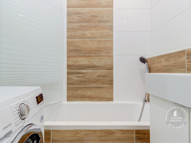  Zariadený 1,5-izbový byt, samostatná spálňa, Hronská 