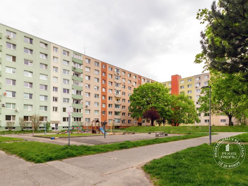  Zariadený 1,5-izbový byt, samostatná spálňa, Hronská 