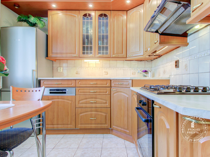  Pekný 2-izbový byt s DVOMI BALKÓNMI a KLIMATIZÁCIOU