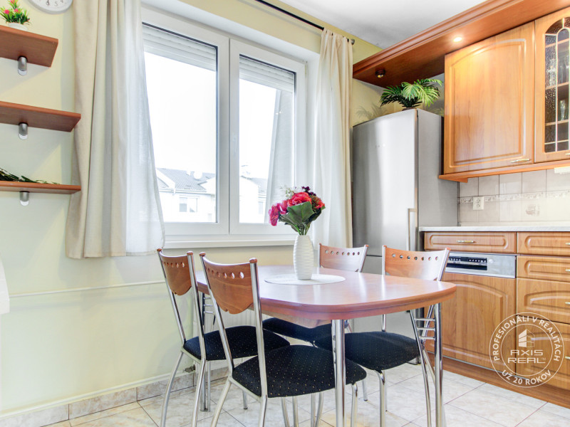  Pekný 2-izbový byt s DVOMI BALKÓNMI a KLIMATIZÁCIOU