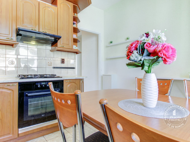  Pekný 2-izbový byt s DVOMI BALKÓNMI a KLIMATIZÁCIOU