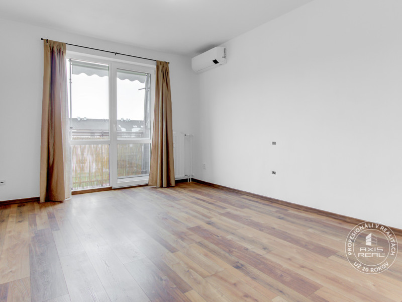  Pekný 2-izbový byt s DVOMI BALKÓNMI a KLIMATIZÁCIOU