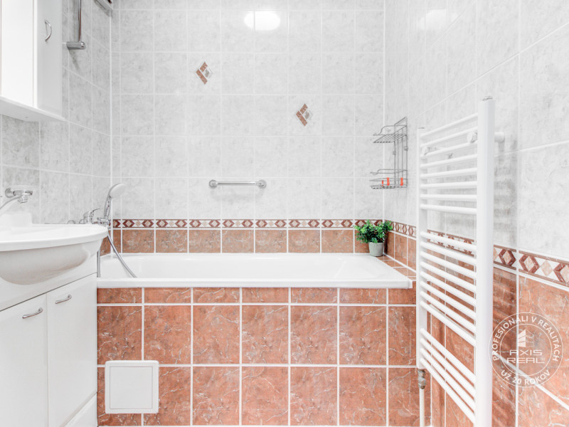  Pekný 2-izbový byt s DVOMI BALKÓNMI a KLIMATIZÁCIOU