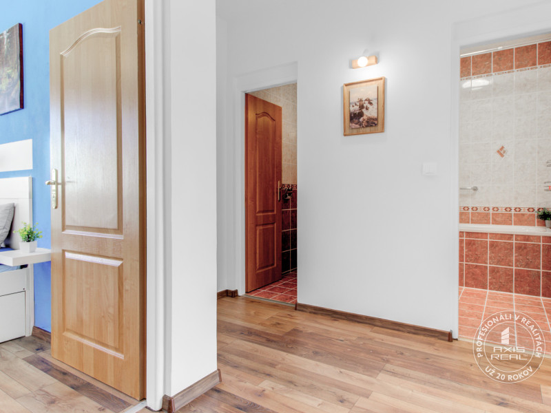  Pekný 2-izbový byt s DVOMI BALKÓNMI a KLIMATIZÁCIOU