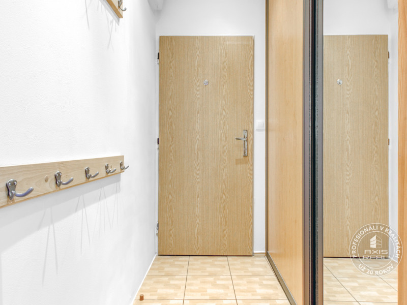  Pekný 2-izbový byt s DVOMI BALKÓNMI a KLIMATIZÁCIOU