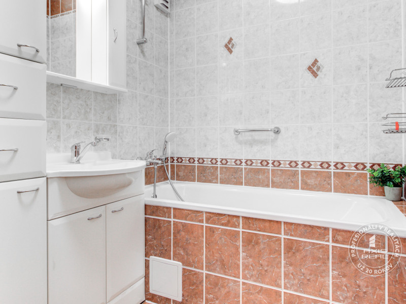  Pekný 2-izbový byt s DVOMI BALKÓNMI a KLIMATIZÁCIOU