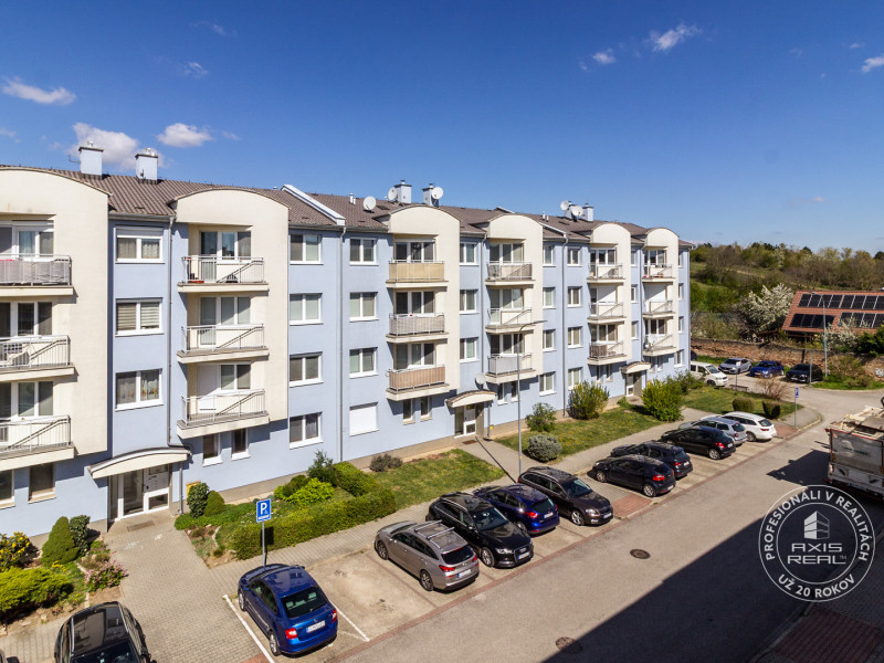  Pekný 2-izbový byt s DVOMI BALKÓNMI a KLIMATIZÁCIOU