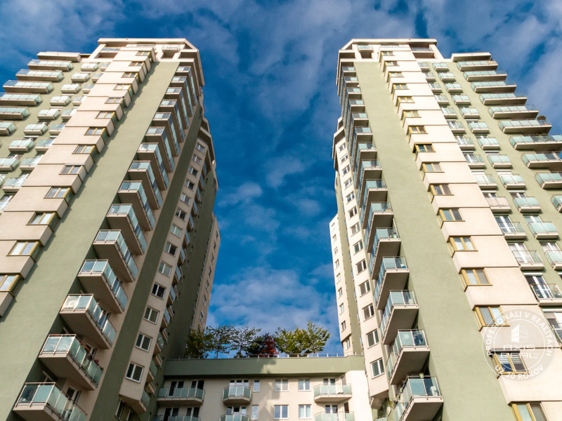  REZERVOVANÉ, DVE VEŽE, Bosákova ul.