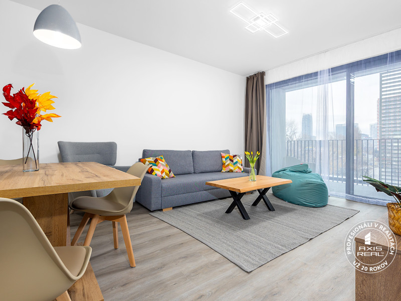  ZARIADENÝ 2-izbový byt s LODŽIOU, PARKOVANÍM a pivnicou