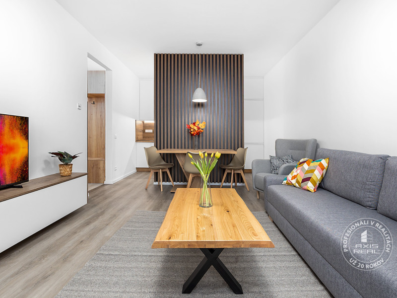  ZARIADENÝ 2-izbový byt s LODŽIOU, PARKOVANÍM a pivnicou