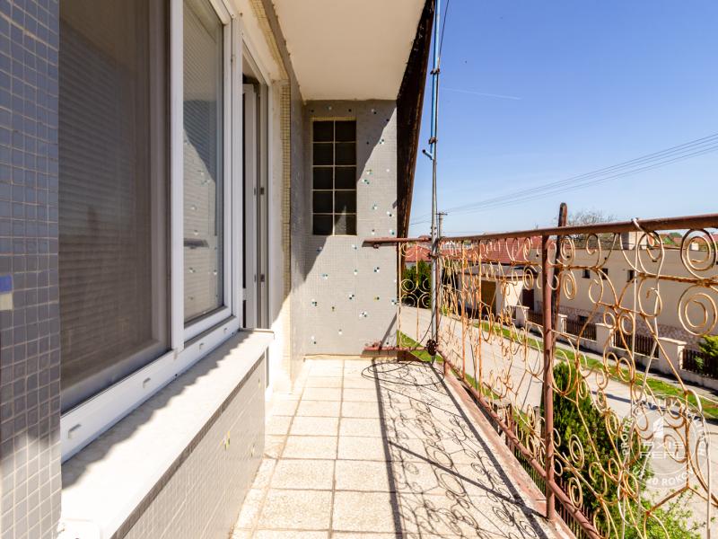  5-izbový TEHLOVÝ dom s GARÁŽOU v pôvodnom stave, Jelka