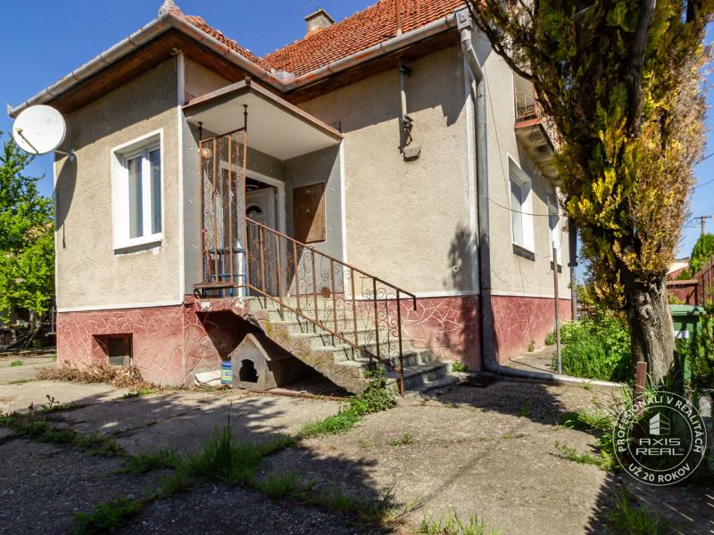  5-izbový TEHLOVÝ dom s GARÁŽOU v pôvodnom stave, Jelka