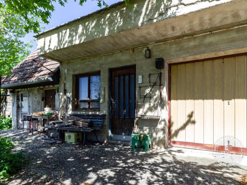  5-izbový TEHLOVÝ dom s GARÁŽOU v pôvodnom stave, Jelka