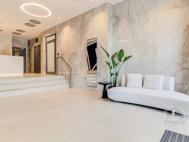  Nový1-izbový byt s BALKÓNOM a PARKOVANÍM v METROPOLISE