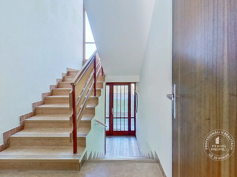  Dvojgeneračný rodinný dom, centrum mesta Stará Ľubovňa