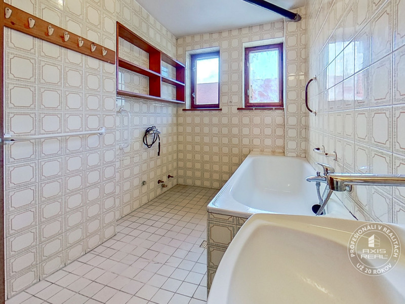  Dvojgeneračný rodinný dom, centrum mesta Stará Ľubovňa