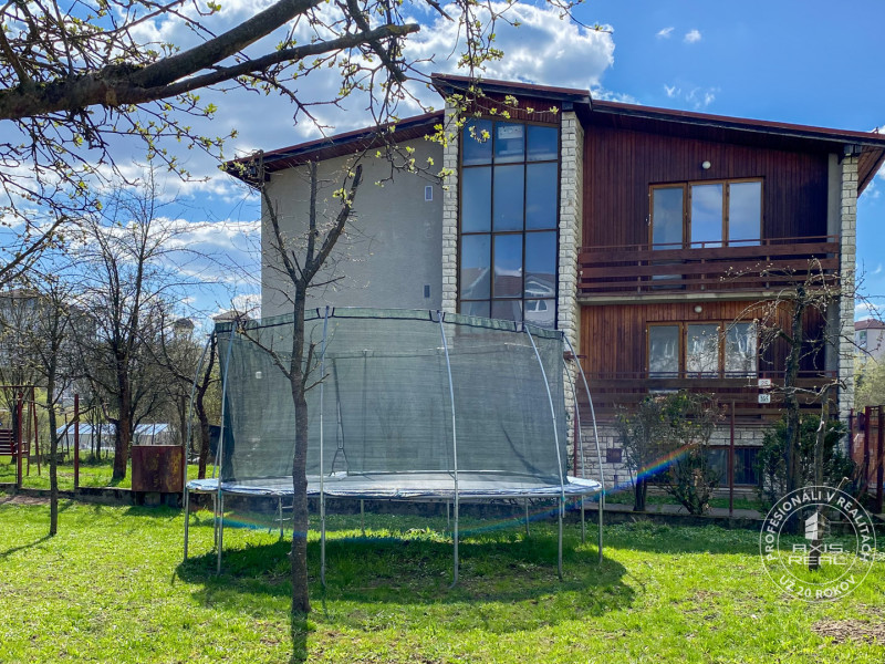  Dvojgeneračný rodinný dom, centrum mesta Stará Ľubovňa