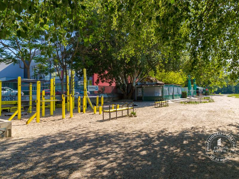 REZERVOVANÝ | 3-izbový byt pri Chorvátskom ramene s výhľadom do zelene