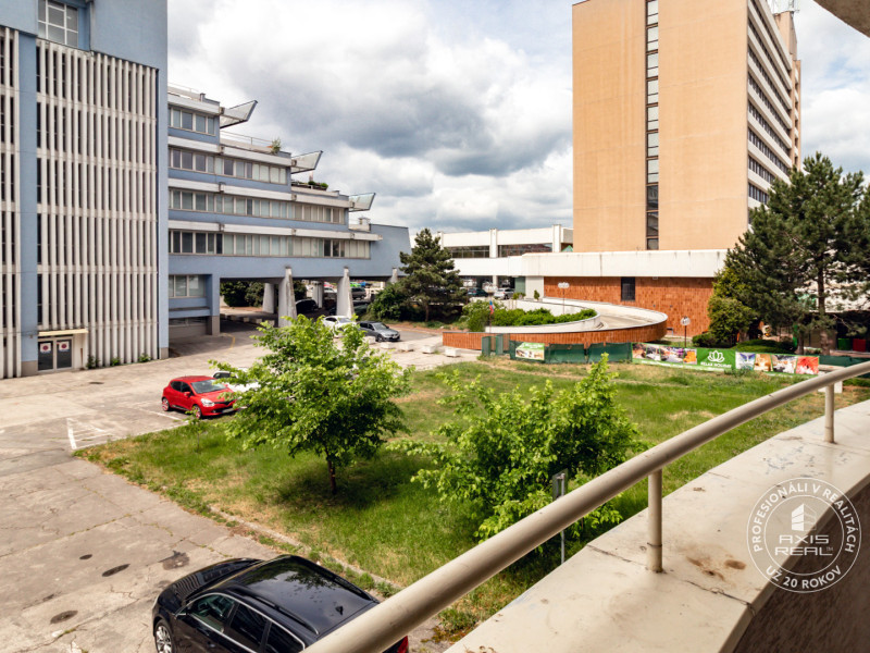  Veľký 2-izb. byt, PARKING, BA II Ružinov, Pažítková ul.