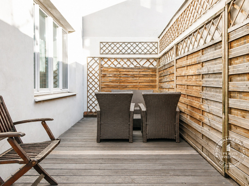  NICE 4-room apartment divided into TWO SEPARATE APARTMENTS