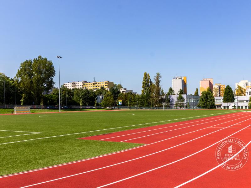  Tichý 3-izbový byt s LODŽIOU a ŠATNÍKOM v zeleni, DÚBRAVKA