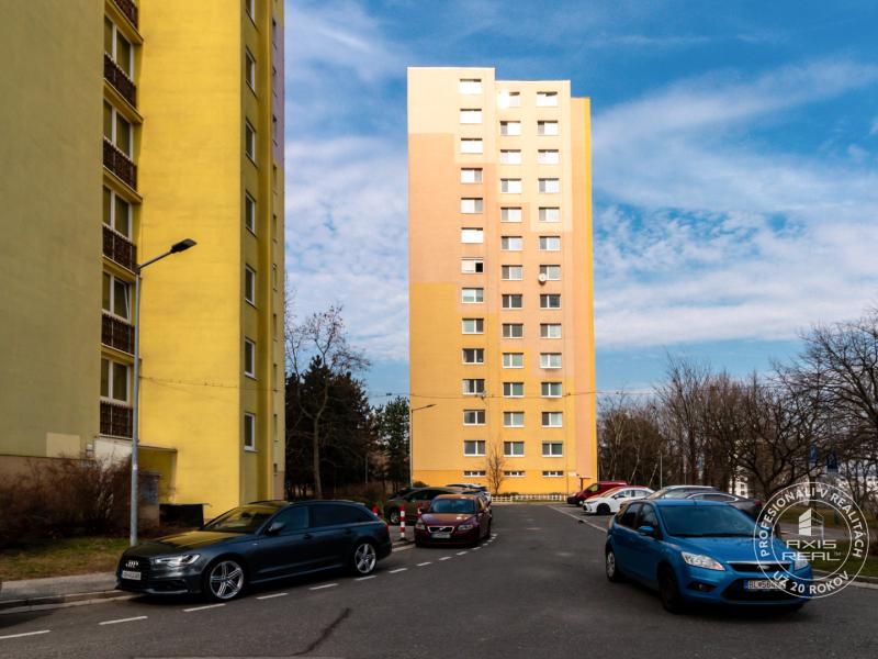  Tichý 3-izbový byt s LODŽIOU a ŠATNÍKOM v zeleni, DÚBRAVKA