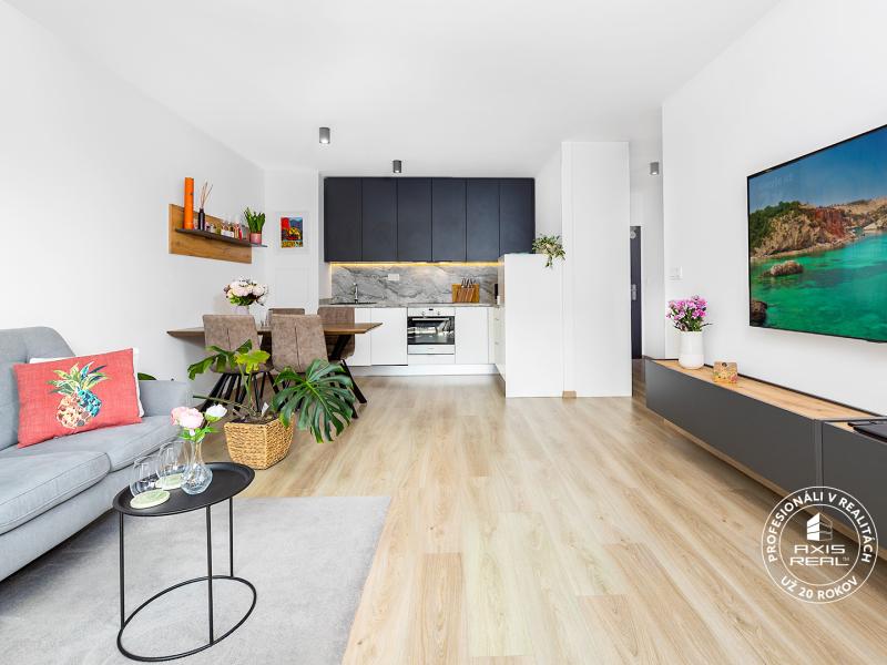  Krásny 2-izbový byt s VEĽKOU LODŽIOU v URBAN RESIDENCE