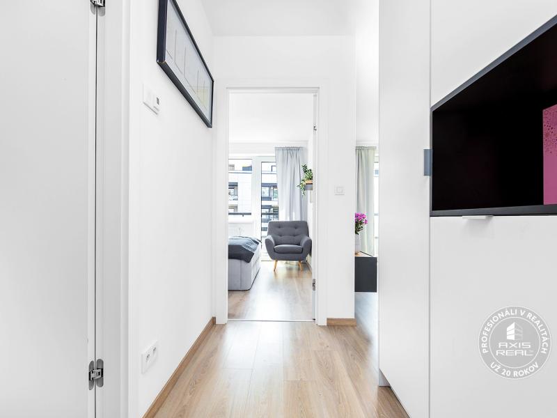  Krásny 2-izbový byt s VEĽKOU LODŽIOU v URBAN RESIDENCE