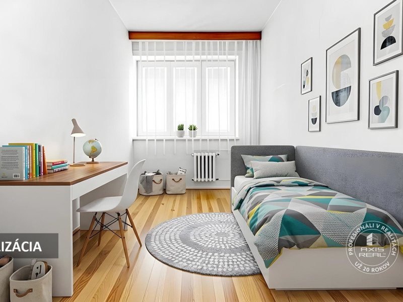  3-room apartment on Castle Hill, in original condition