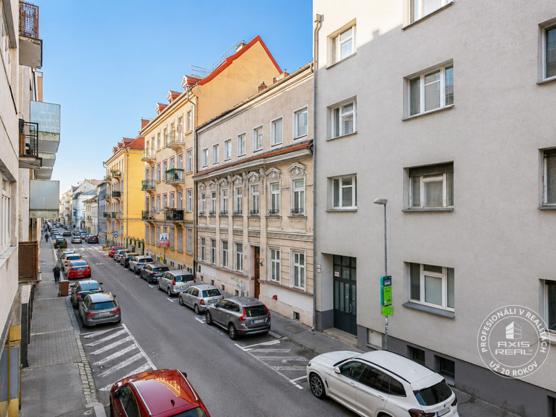  NICE 4-room apartment divided into TWO SEPARATE APARTMENTS