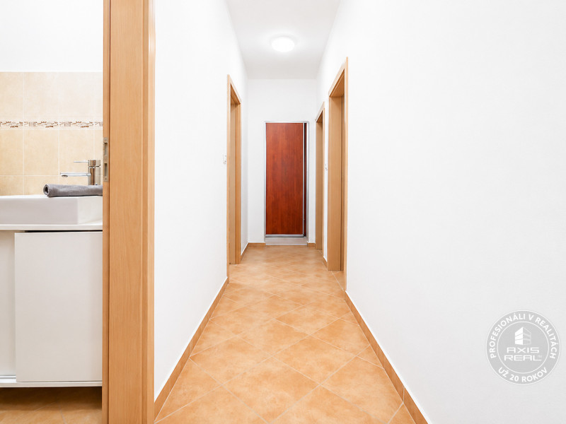  3-izbový byt, GARÁŽ, Š. Majera, BA IV Záhorská Bystrica