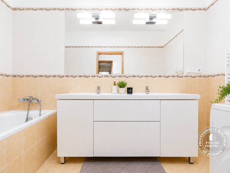  3-izbový byt, GARÁŽ, Š. Majera, BA IV Záhorská Bystrica