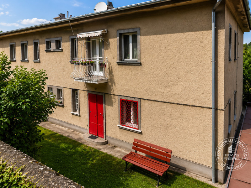  Výnimočný veľký 3i byt v pôvodnom stave na Kolibe s garážu