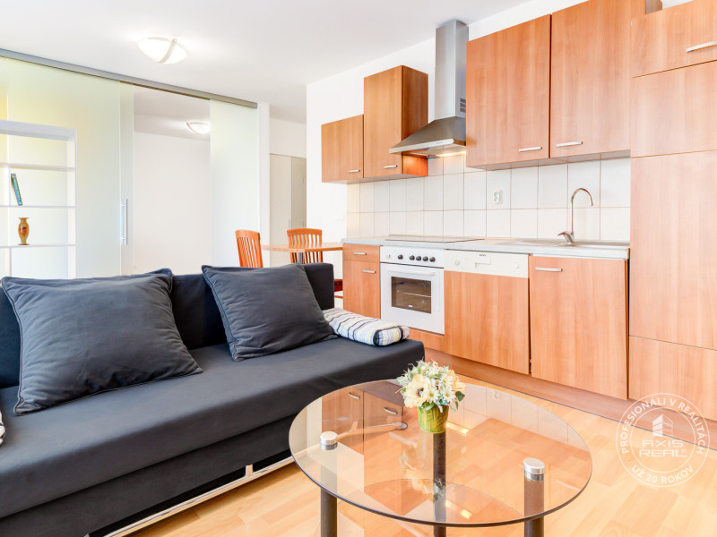  Sunny 2-room Apartment with a LOGGIA and PRIVATE GARDEN