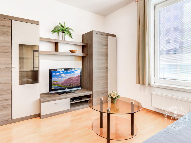  Sunny 2-room Apartment with a LOGGIA and PRIVATE GARDEN