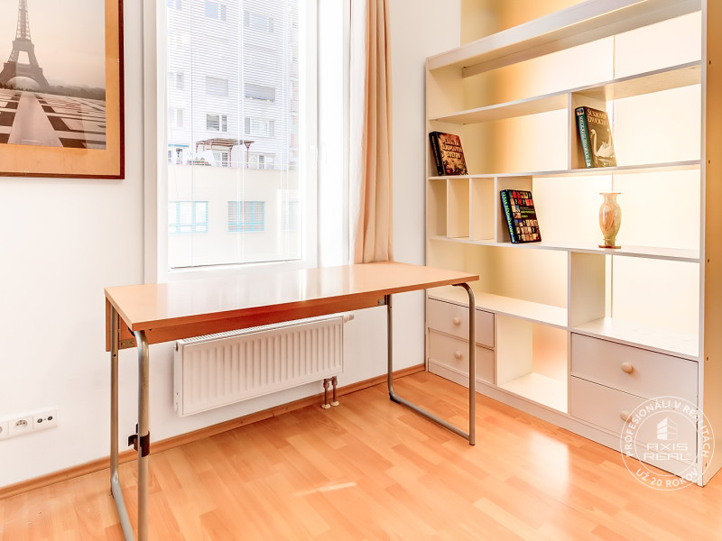  Sunny 2-room Apartment with a LOGGIA and PRIVATE GARDEN