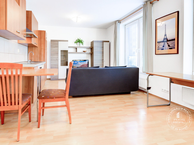  Sunny 2-room Apartment with a LOGGIA and PRIVATE GARDEN