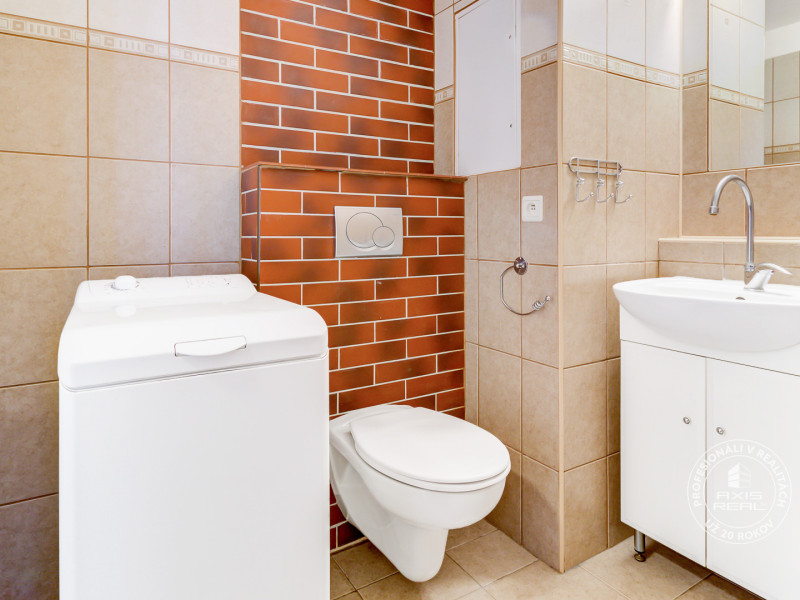  Sunny 2-room Apartment with a LOGGIA and PRIVATE GARDEN