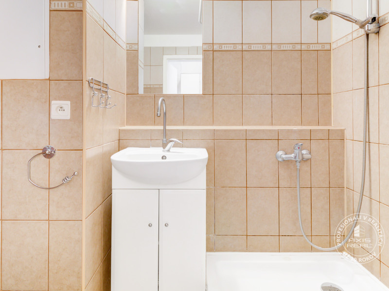  Sunny 2-room Apartment with a LOGGIA and PRIVATE GARDEN