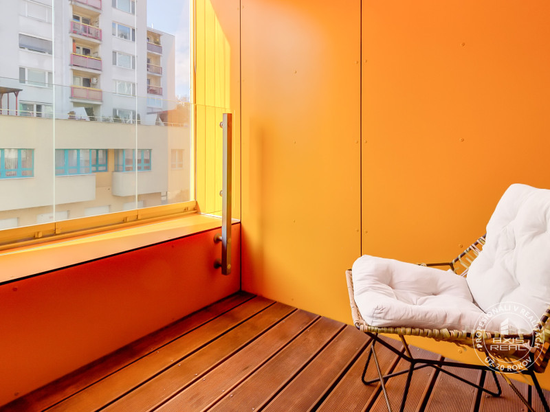  Sunny 2-room Apartment with a LOGGIA and PRIVATE GARDEN