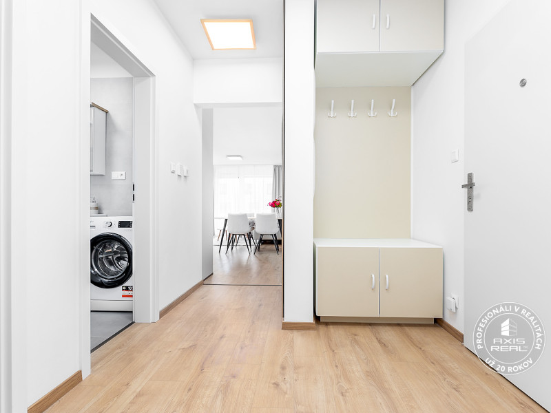   Úplne nový ELEGANTNÝ 2-izbový byt s LODŽIOU a PARKOVANÍM