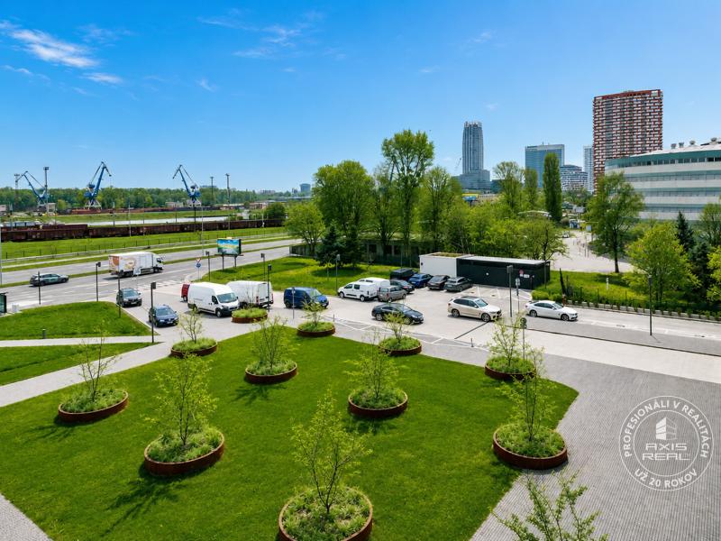  ZARIADENÝ 2-izbový byt s LODŽIOU, PARKOVANÍM a PIVNICOU