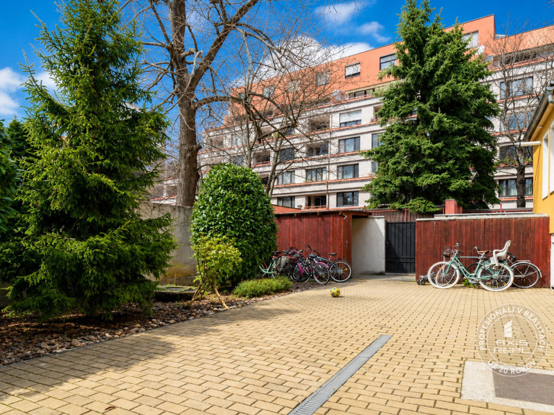 STUDIO WITH OWN ENTRANCE and COMMON BACKYARD, OLD TOWN, LAZARETSKÁ Str