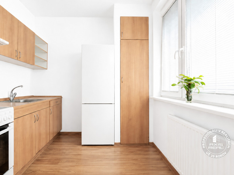  1-IZBOVÝ BYT 38 m², BA V - PETZRŽALKA, VÍGĽAŠSKÁ ULICA