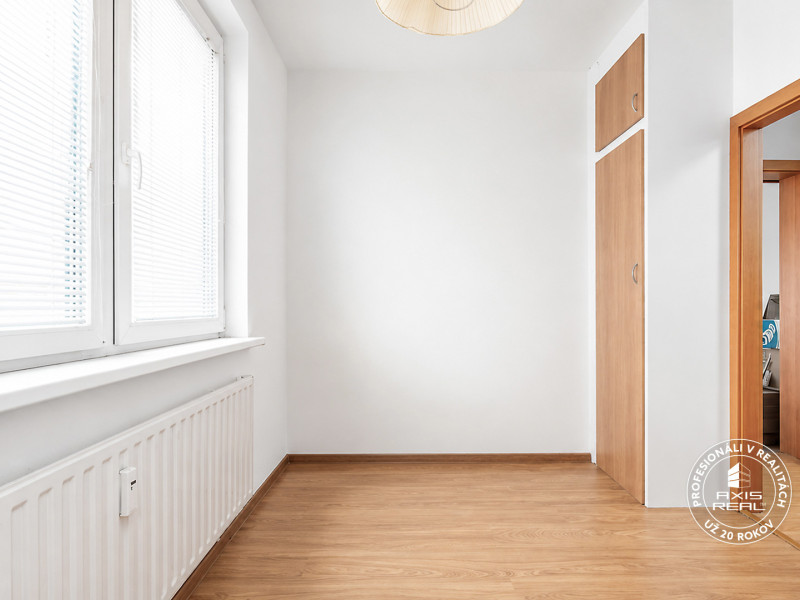  1-IZBOVÝ BYT 38 m², BA V - PETZRŽALKA, VÍGĽAŠSKÁ ULICA