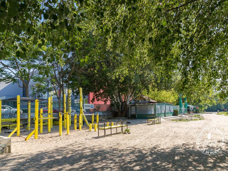  1-IZBOVÝ BYT 38 m², BA V - PETZRŽALKA, VÍGĽAŠSKÁ ULICA