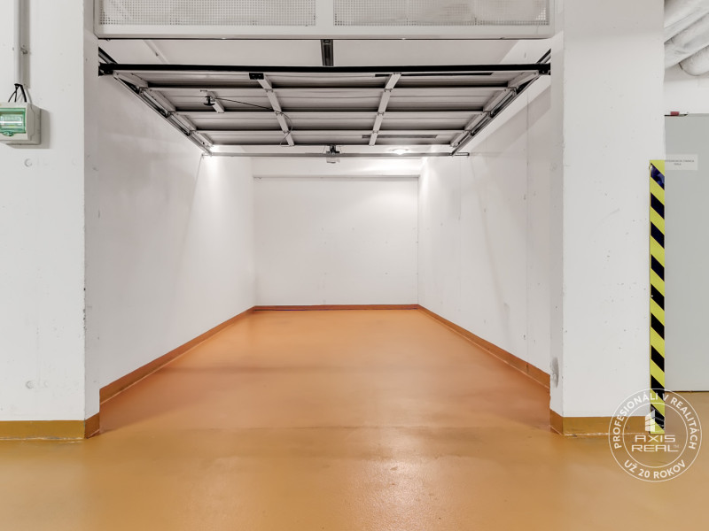  UZAMYKATEĽNÁ GARÁŽ 20m2 v NOVOSTAVBE Vodotika, Lužná ul.
