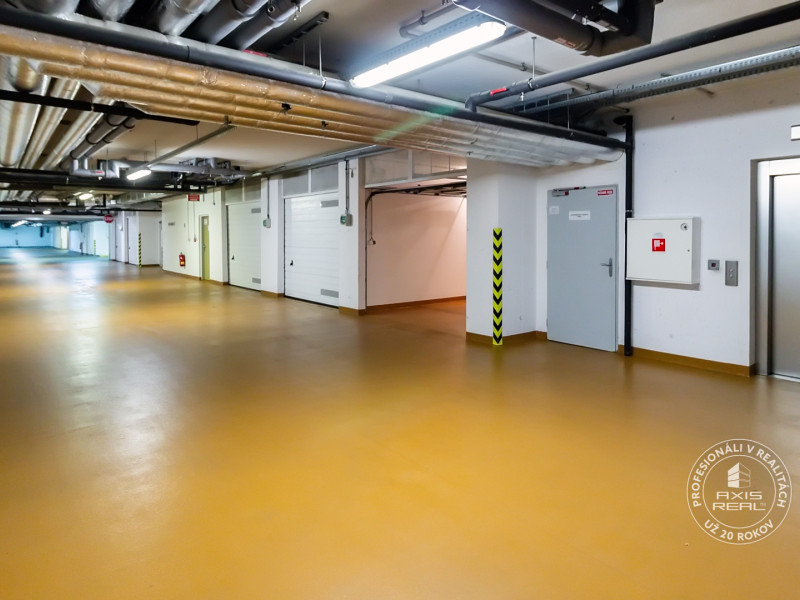  UZAMYKATEĽNÁ GARÁŽ 20m2 v NOVOSTAVBE Vodotika, Lužná ul.